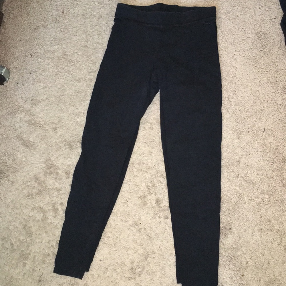 Victoria’s Secret PINK leggings.